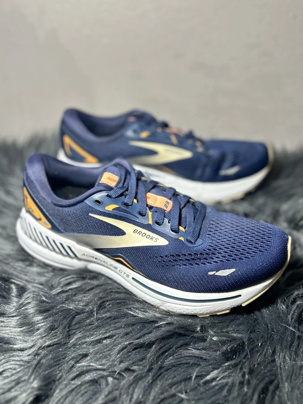 Brooks Men's Navy and Orange Adrenaline GTS Running Sneaker Size 8